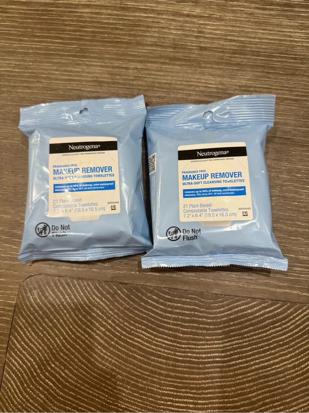 NWT Bundle of 2 Neutrogena Cleansing Fragrance Free Makeup Remover Face Wipes